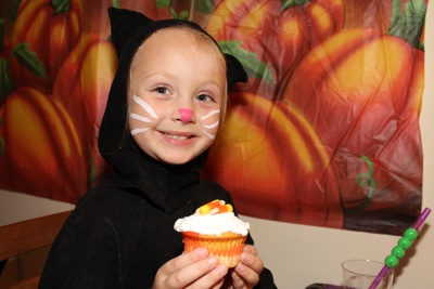 Kitty and her Cupcake